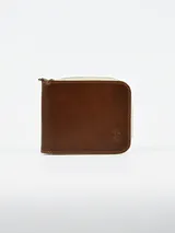 Billetera marrón de cuero con cierre perimetral, múltiples ranuras para tarjetas y dos compartimentos para billetes.