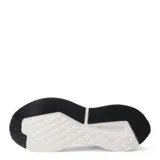 Championes urbanos Umbro color blanco con detalles en negro, confeccionados en cuero sintético y tela.