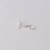 Aros en plata 925 con circonias, con diseño de estrella y acabado brillante.