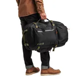 Mochila negra de 55 litros con múltiples bolsillos y compartimentos, incluyendo uno para laptop de hasta 16 pulgadas. Cuenta con correas de compresión laterales, correa de pecho y cinturón de cadera plegable.