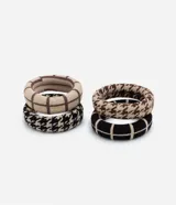 Set de cuatro gomitas de pelo gruesas con diferentes estampados de cuadros en tonos neutros.