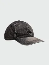 Gorra de béisbol Diesel modelo C-Gable, color negro con efecto lavado. Presenta logo ovalado de la marca bordado en el frente y visera curva.