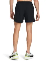 Short de running Under Armour Launch de 5 pulgadas, color bordó con logo reflectivo en el lateral.