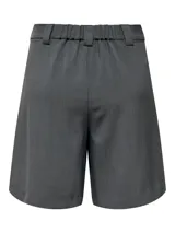 Bermudas grises de tiro medio con cierre combinado, pliegues y pasadores para cinturón.