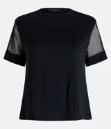 Blusa negra de viscosa con cuello redondo y mangas cortas de tul.
