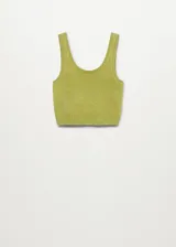 Top crop de punto color verde claro, de tejido grueso con diseño recto, cuello redondo y tirantes anchos.