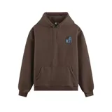 Canguro marrón con capucha, bolsillo delantero tipo canguro y logo estampado en el pecho.