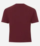 Remera corta color bordó de algodón con elastano, cuello redondo y mangas cortas. Estampa frontal con letras "NYC" y el número "2002" con una estrella en el medio.