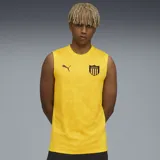 Musculosa deportiva amarilla de poliéster con logo de Puma bordado en marrón en el pecho izquierdo y escudo del Club Atlético Peñarol bordado en marrón en el pecho derecho.
