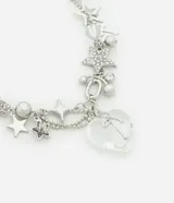 Collar plateado con dijes de estrellas, corazón, cruz, piercing, esfera y punto de luz.