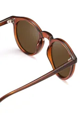 Gafas de sol Eco Shades Fontana con montura redonda gris y lentes verdes. Fabricadas con acetato biodegradable y lentes de PMMA reciclado.