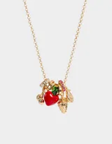 Collar corto dorado con cadena de eslabones y dijes colgantes de cerezas, corazón, hoja, gota y frutilla.