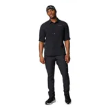 Camisa negra de manga larga para hombre, marca Columbia, modelo Summit Valley. Confeccionada en tejido transpirable de secado rápido con protección solar UPF 50 y tecnología Omni-Wick. Cuenta con ventilación en la espalda, bolsillo con cremallera en el pecho y mangas enrollables.