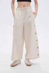 Pantalón palazzo estampado con cintura elastizada.