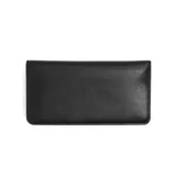 Billetera larga de cuero color negro con cierre a presión y logo J Marc en el bolsillo frontal. El interior incluye tres bolsillos, un bolsillo interno con cremallera para monedas y siete ranuras para tarjetas.