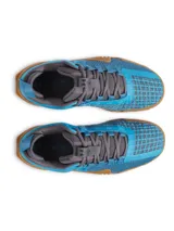 Zapatillas de entrenamiento Under Armour TriBase Reign 6, color celeste con detalles en gris y suela color caramelo.