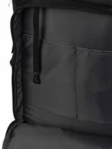 Mochila negra unisex con ribetes de cordón, compartimento principal grande con bolsillo interior forrado, logo reflectante estampado, bolsillos laterales de malla, bolsillo frontal con cremallera y panel organizador con ranuras para bolígrafos y cordón para llaves. Fabricada en poliéster ripstop reciclado.