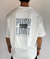 Remera negra de corte amplio, con estampa en la espalda con la frase "Push Your Limit Since October 2023" en color rosa y blanco.