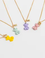 Set de cuatro collares dorados con dije de ositos de colores.
