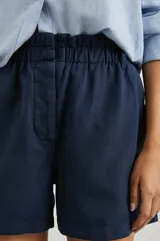 Short de tiro alto en sarga de algodón y tencel, con cintura elástica y bragueta de botones.