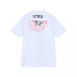 Remera de algodón gris melange, corte oversize, con cuello redondo. Estampado frontal en blanco y negro con el rostro de una mujer parcialmente cubierto por líneas verticales y el texto "nadie sabe lo que no se ve" en la parte inferior. Incluye un tag negro con logos de Under Armour y Tini en la parte inferior.