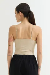 Body celeste con breteles finos.