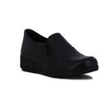 Zapato Comfortflex negro de cuero sintético, con plataforma baja y cierre lateral.
