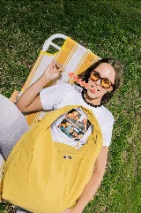 Collar de cuentas esféricas grandes, alternando colores turquesa y naranja quemado.