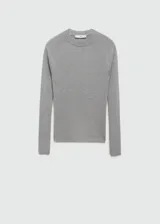 Jersey gris de punto fino con cuello alto, manga larga y corte entallado.