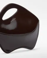 Bolso de mano Adolfo Dominguez Renacer Lab, color marrón oscuro brillante, con asa superior y cierre magnético.