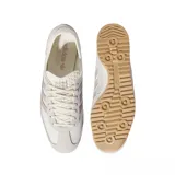 Zapatillas Adidas SL 72 OG W color crema con las tres tiras laterales en rosa pálido y suela de goma color caramelo.