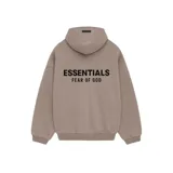 Buzo hoodie color gris topo, marca Essentials Fear Of God, con logo estampado en el pecho, corte oversize, bolsillo tipo canguro y capucha con etiqueta de goma.