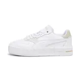 Zapatillas de plataforma color blanco con detalles en crema, diseño casual y comodidad diaria.