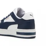 Championes Puma CA Pro Classic, color blanco con detalles en azul marino y logo dorado.