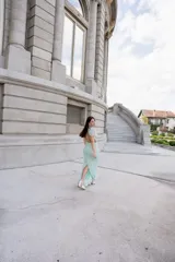 Vestido largo de micro tul color verde agua, bordado con piedras y lentejuelas.