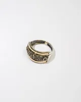 Anillo de plata 925 con dublé de oro y detalles en zirconias blancas.