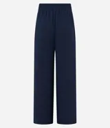 Pantalón deportivo azul marino de corte ancho, con cintura elástica, bolsillos laterales y dos rayas verticales blancas a lo largo de cada pierna.