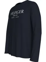 Remera de manga larga azul marino, con cuello redondo y logo de Tommy Hilfiger estampado en el pecho.