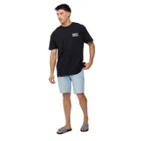 Remera negra de manga corta con logo de la marca Rusty estampado en el pecho. Corte clásico.