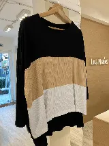 Remera manga larga combinada, confeccionada en morley viscosa.