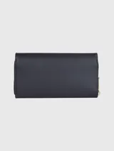 Billetera grande Tommy Hilfiger City, color negro, con cierre de solapa y cremallera. Incluye múltiples ranuras interiores para tarjetas y logo TH dorado en relieve.