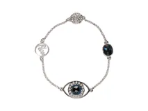Pulsera de bronce bañado en rodio con tres dijes: ojo turco, ovalado facetado y círculo calado, decorada con cristales de Swarovski.