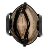 Cartera tote negra Guess Eco Gemma con doble asa corta, correa larga extraíble y logo triangular dorado en el frente.