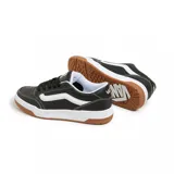 Zapatillas urbanas Vans Hylane de cuero sintético negro con detalles en blanco.