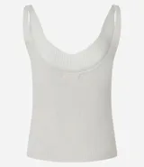 Blusa blanca sin mangas de punto acanalado con escote en V y espalda descubierta.