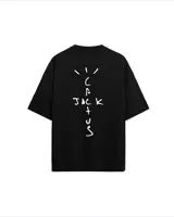 Remera blanca de algodón con estampado frontal de la marca Cactus Jack en color negro.