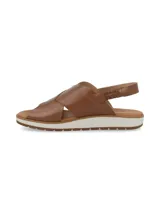 Sandalias de cuero color marrón con tiras cruzadas y elástico en el talón.