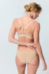 Culotte negro de algodón con cintura elástica.