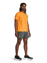 Short deportivo Under Armour Launch de 5 pulgadas para hombre, color gris con logo reflectivo. Liviano, elástico y con forro interior. Ideal para running.