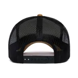 Gorro de camionero color amarillo con logo CAT negro estampado en el frente y paneles traseros de malla negra.